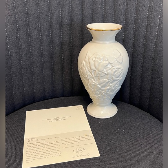 NWT Classic Lenox Rose Medley Vase Paperwork and Original Box Included - Picture 10 of 10